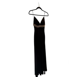 **Elegant Black Dress with Gold Embellished Belt – XS**